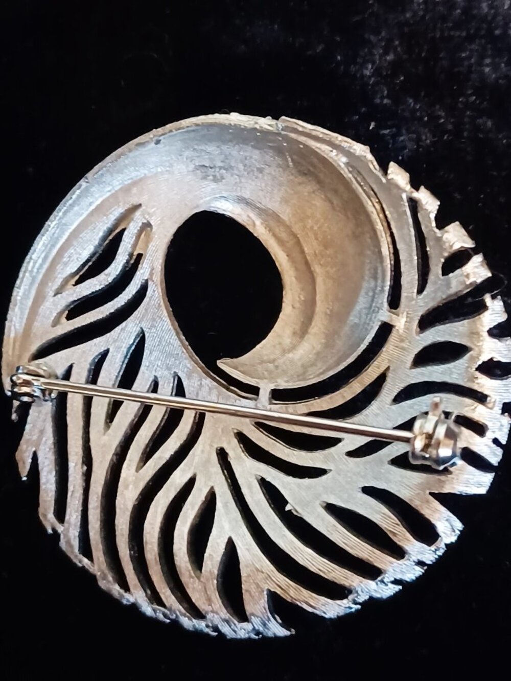 Classic Silver-Tone Brooch Vintage - Picture 2 of 4